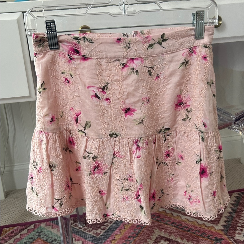 Chic Floral Embroidered Mini Skirt